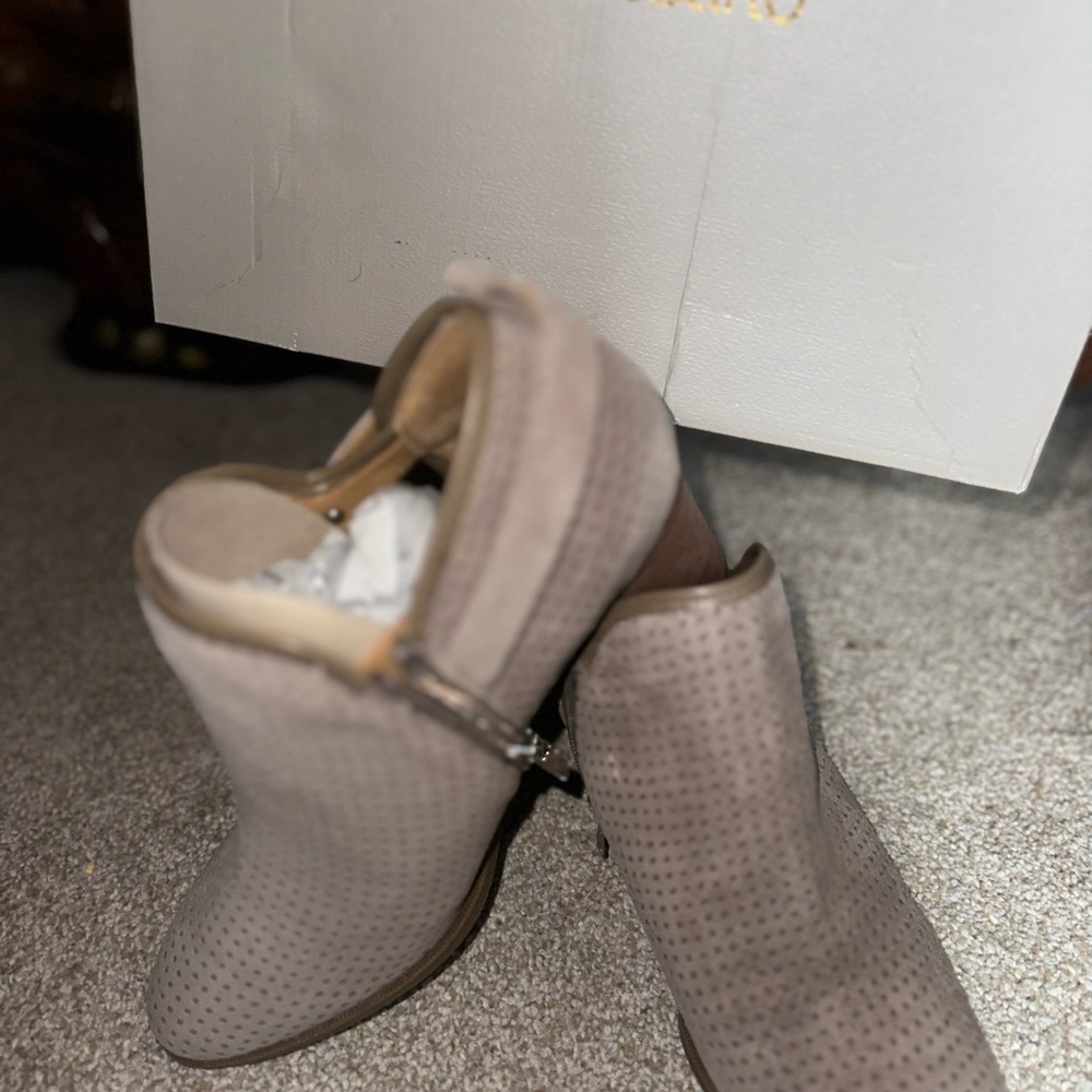 A beutiful shoes very comfortable franco sarto new